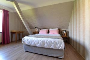 Letto o letti in una camera di Gîte Aux Deux Clochers