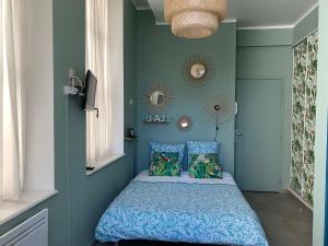 a bedroom with blue walls and a bed with blue sheets at Sunny Studio Vieux Port in Marseille