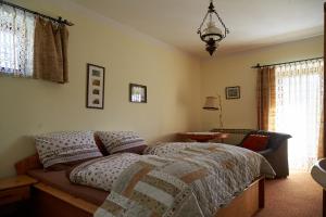 Postel nebo postele na pokoji v ubytování Semmering Villa Sonnenschein