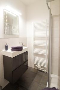 a bathroom with a sink and a shower at Alte Bäckerei in Parchim