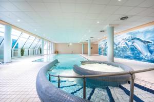Bazén v ubytování Hotel Novum nebo v jeho okolí