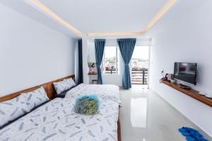 TV a/nebo společenská místnost v ubytování Ha Khoa Hotel Dalat