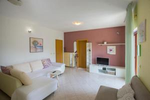 Televizorius ir (arba) pramogų centras apgyvendinimo įstaigoje Apartment Lucy