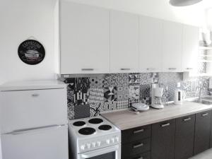 Kuchyňa alebo kuchynka v ubytovaní Polychrono Nikos Apartment