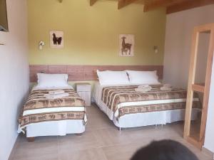 A bed or beds in a room at Hostal Pablito 2