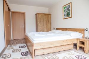 Postel nebo postele na pokoji v ubytování Apartmany Belianky