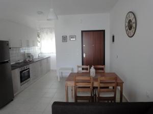 Kuchyňa alebo kuchynka v ubytovaní Polychrono Nikos Apartment