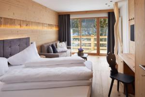 Postel nebo postele na pokoji v ubytování Hotel Pustertalerhof + 37 fotografií