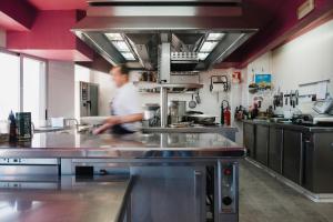 Kuchnia lub aneks kuchenny w obiekcie Hotel El Cid