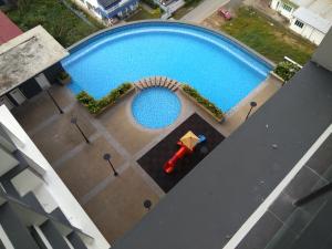 an overhead view of a large blue swimming pool at D'Perdana Apartment 2 in Kota Bharu