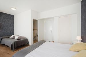 Łóżko lub łóżka w pokoju w obiekcie Hotel El Cid