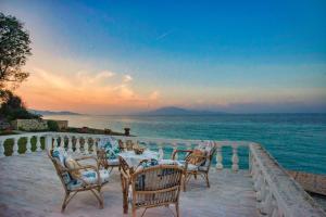 a patio with a table and chairs and the ocean at CASA DEL MAR in Planos