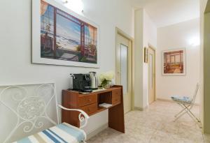 A television and/or entertainment centre at Alghero Roof Garden