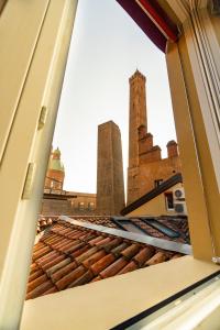 Galeriebild der Unterkunft Asinelli Panoramic Rooftop, In front of the Two Towers in Bologna