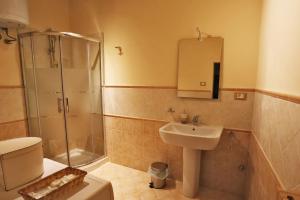 A bathroom at Appartamento Benozzo