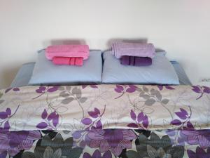 Postel nebo postele na pokoji v ubytování Butterfly