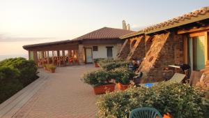 a building with a brick walkway in front of it at Hotel Corsaro Nero in Portu Maga