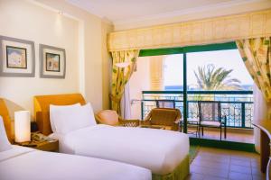 Postel nebo postele na pokoji v ubytování Swiss Inn Resort Hurghada + 37 fotografií