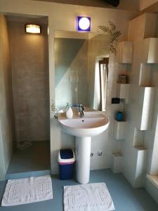 Koupelna v ubytování B&B L'Upupa + 29 fotografií
