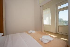 Postel nebo postele na pokoji v ubytování Beach Studio Apartment Marija