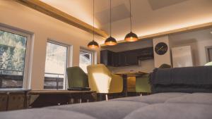 Televízia a/alebo spoločenská miestnosť v ubytovaní Apartment NinetyFour