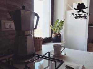 Coffee and tea making facilities at Don Giacchì Country House