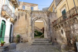 Gallery image of Holiday Rooms Portale Pirrera in Modica