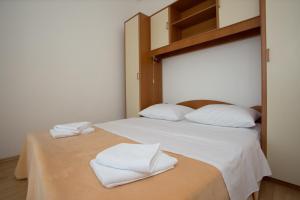 Postel nebo postele na pokoji v ubytování Beach Studio Apartment Marija