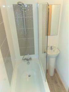 Gallery image of Honeydukes Holiday Lodge, Boat of Garten, Aviemore in Boat of Garten +9 photos