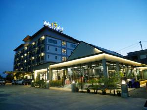 a hotel building with a sign on top of it at Som-O House Hotel in Nakhon Ratchasima