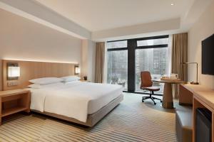 Postel nebo postele na pokoji v ubytování Hyatt Place Chengdu Pebble Walk