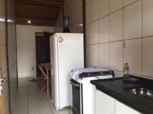 A kitchen or kitchenette at Jambeiro na praia