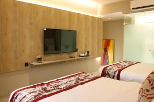 TV a/nebo společenská místnost v ubytování Red Hotel Cubao, Quezon City