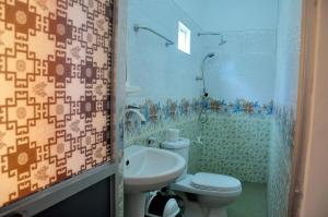 Kylpyhuone majoituspaikassa Little Swan Guest house