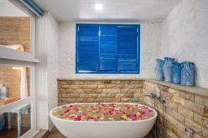 Bilde i galleriet til Santorini Beach Resort i Gili Trawangan