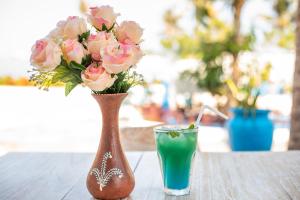 Gallery image of Santorini Beach Resort in Gili Trawangan