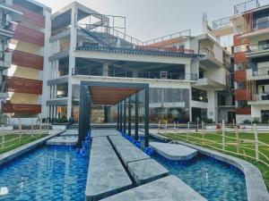 Bazén v ubytování Hotel Sonar Bangla Taki nebo v jeho okolí