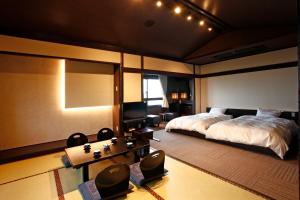 Gallery image of Hotel Shosenkaku Romankan in Kami Amakusa