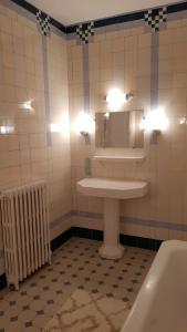 a bathroom with a sink and a bath tub at La Casa Blanca in Janneyrias