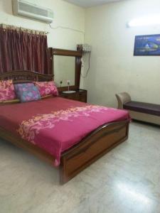Postel nebo postele na pokoji v ubytování Rehaish Inn Furnished Rental Accommodation
