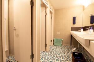 Kylpyhuone majoituspaikassa Trip & Sleep Hostel