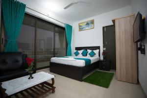 מיטה או מיטות בחדר ב-Aristo Hospitality Services Apartment, 1402,14th Floor