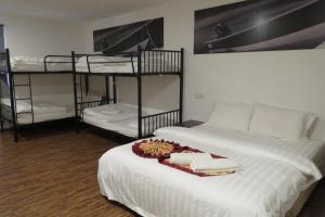Ein Bett oder Betten in einem Zimmer der Unterkunft The Barat Tioman Beach Resort