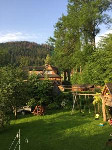 Przyroda w pobliżu tego domu w stylu alpejskim
