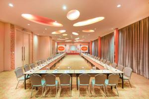 Konferenční prostory v ubytování HARRIS Hotel Sentul City Bogor + 37 fotografií
