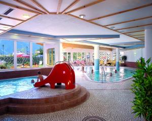 Bazén v ubytovaní Aktiv-Hotel Traube alebo v jeho blízkosti