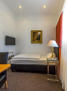 Postel nebo postele na pokoji v ubytování Hotel Adler