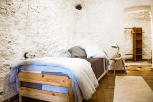 Ένα ή περισσότερα κρεβάτια σε δωμάτιο στο Cueva de Lindaraja