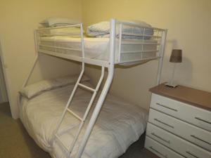 A bunk bed or bunk beds in a room at 8 Ophir Ave, Ventnor