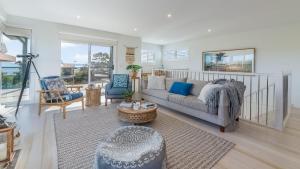 A seating area at 7 Graydens Road, Ventnor with Spectacular views